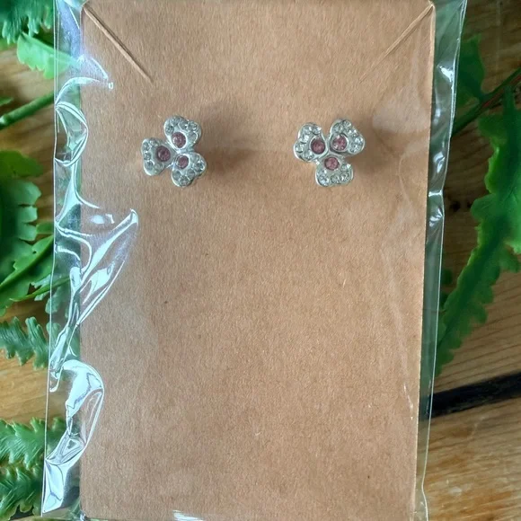 ⚡️ PICK ONE - Hypoallergenic Stud Earrings - Picture 3 of 8